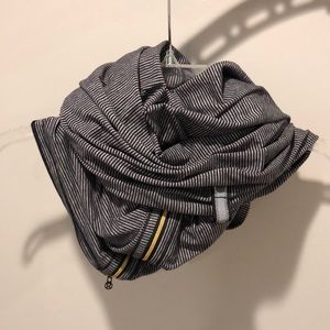 Lululemon infinity scarf